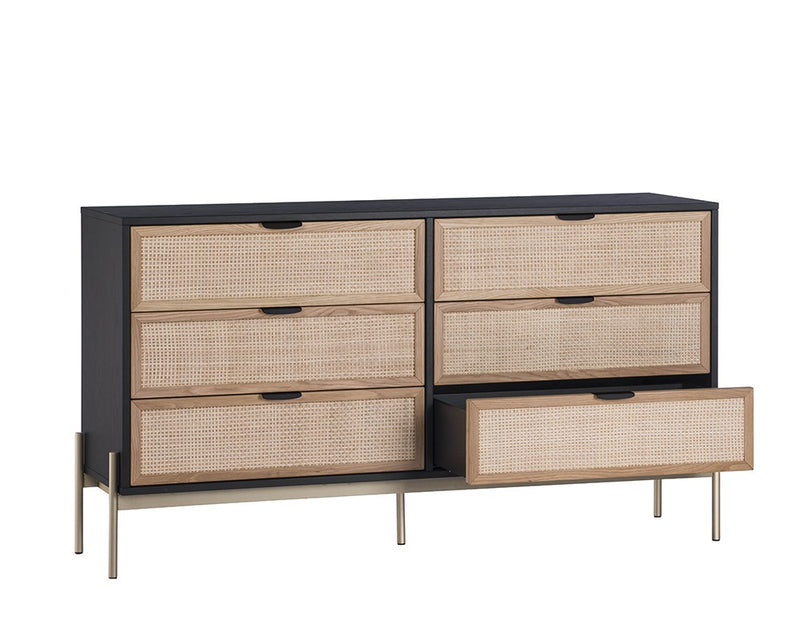 Avid Dresser