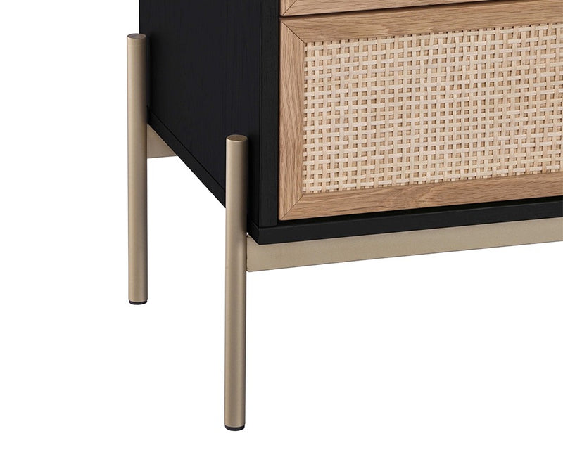 Avid Dresser
